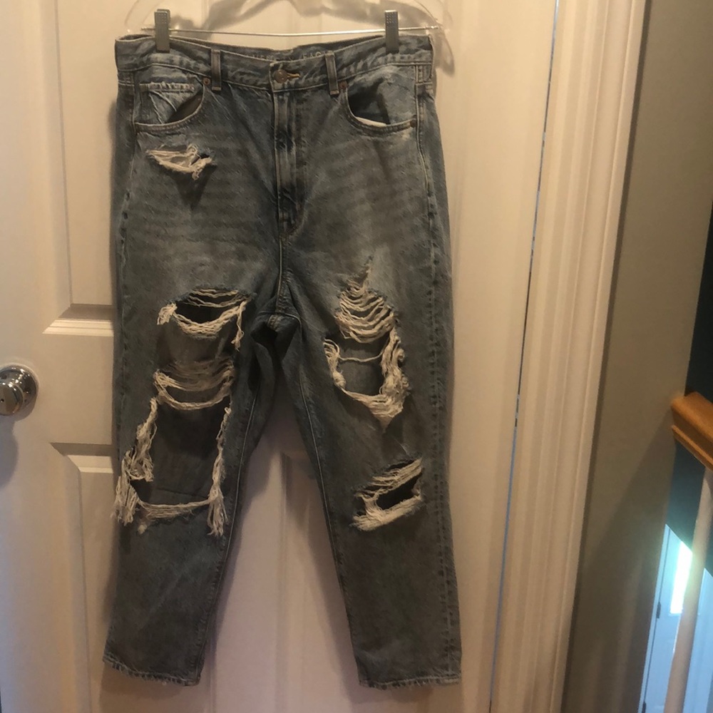 Size 12 SHORT MOM jeans American Eagle
